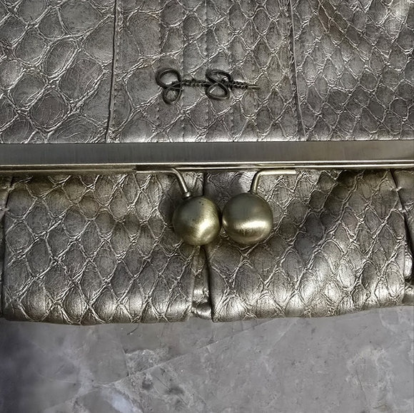 Jessica Simpson Kisslock Faux Python Metallic Gold Crossbody Clutch - Picture 2 of 11